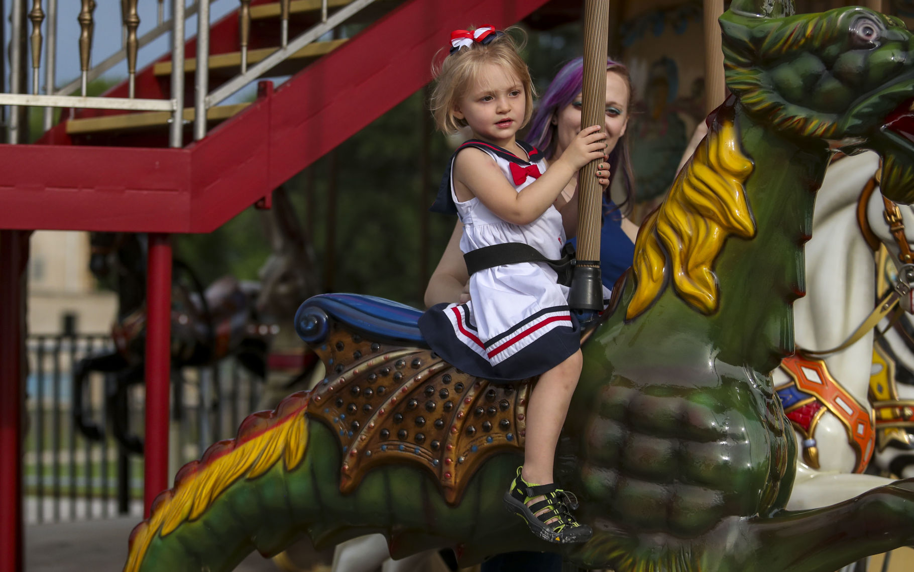070419-mda-nws-redwhiteboom-028